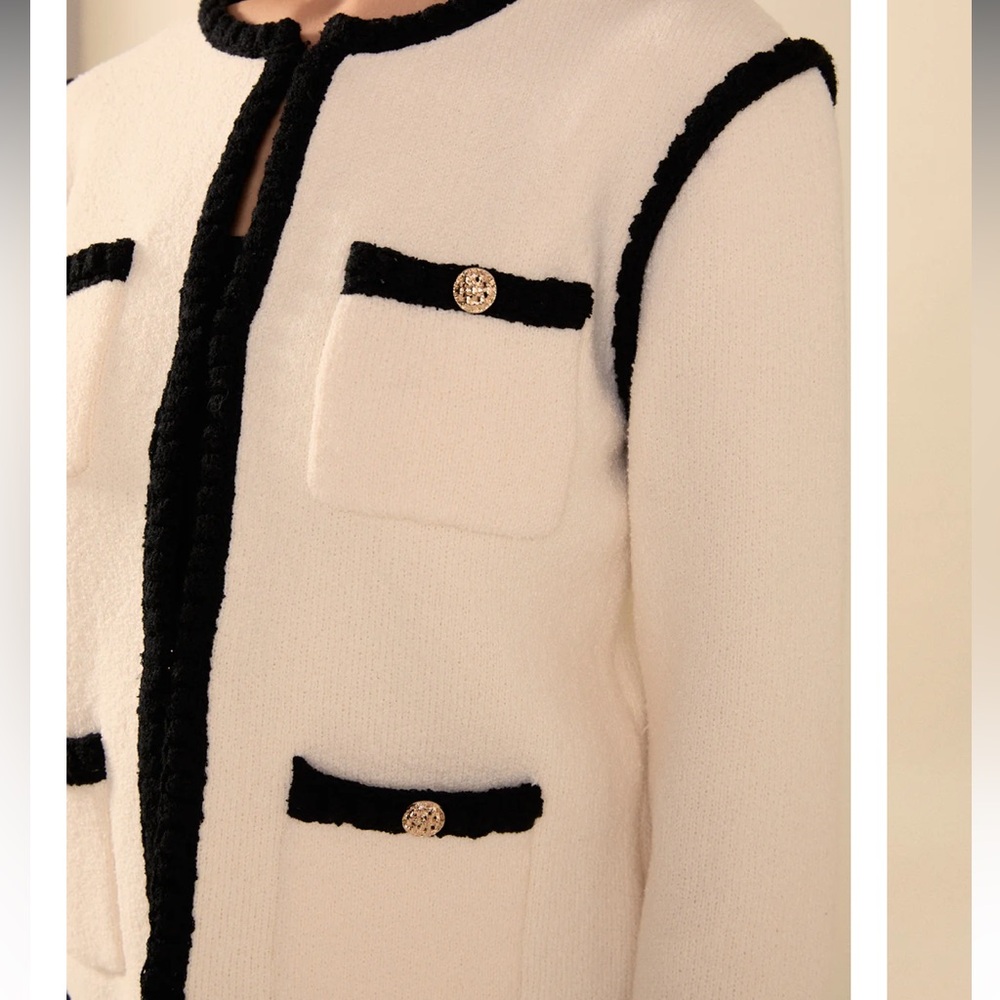 987 A • Ivory & Black Thick Boucle Knit Lady Jacket w/Pockets & Gold Buttons - Picture 3 of 8